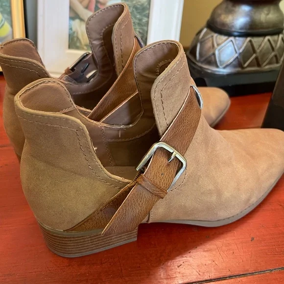 Booties by Wonderly - Picture 4 of 6